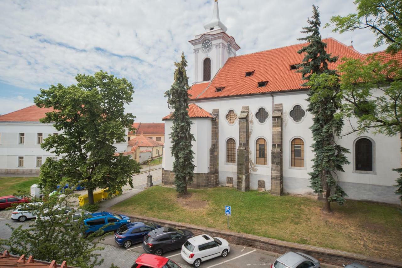 Pension U Kostela Cesky Brod Exterior photo