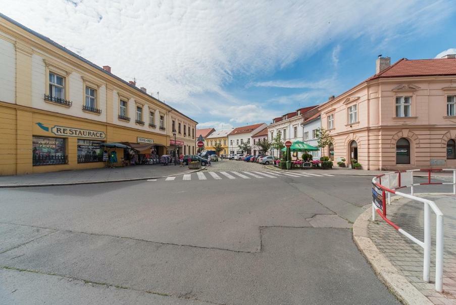 Pension U Kostela Cesky Brod Exterior photo