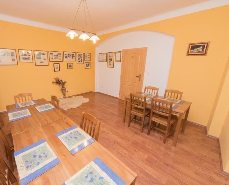 Pension U Kostela Cesky Brod Exterior photo