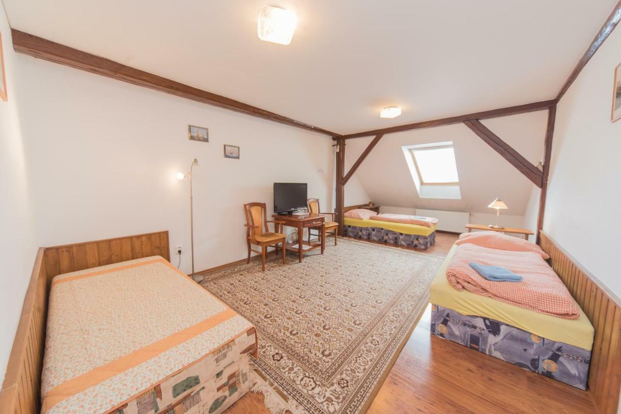 Pension U Kostela Cesky Brod Exterior photo