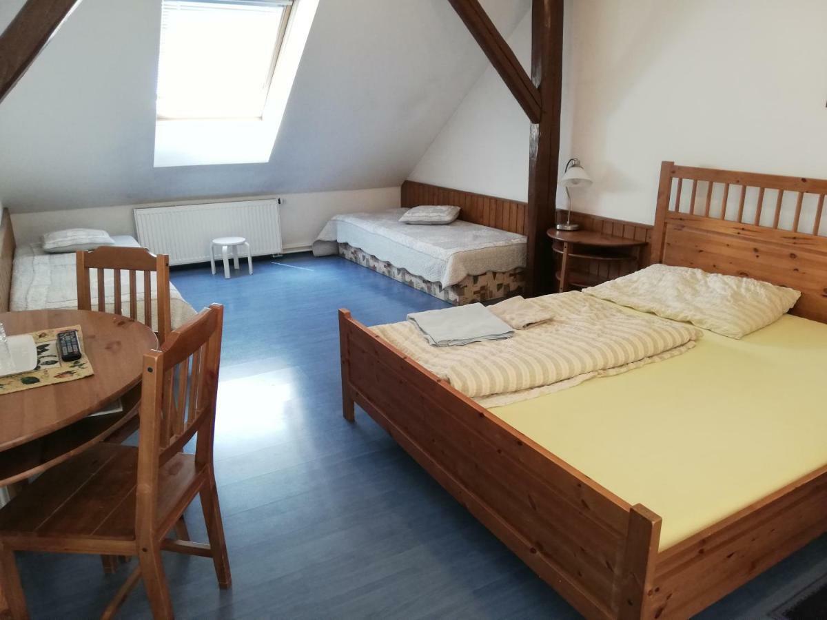 Pension U Kostela Cesky Brod Exterior photo