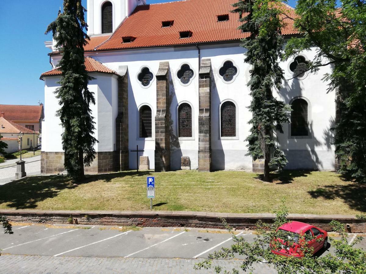 Pension U Kostela Cesky Brod Exterior photo